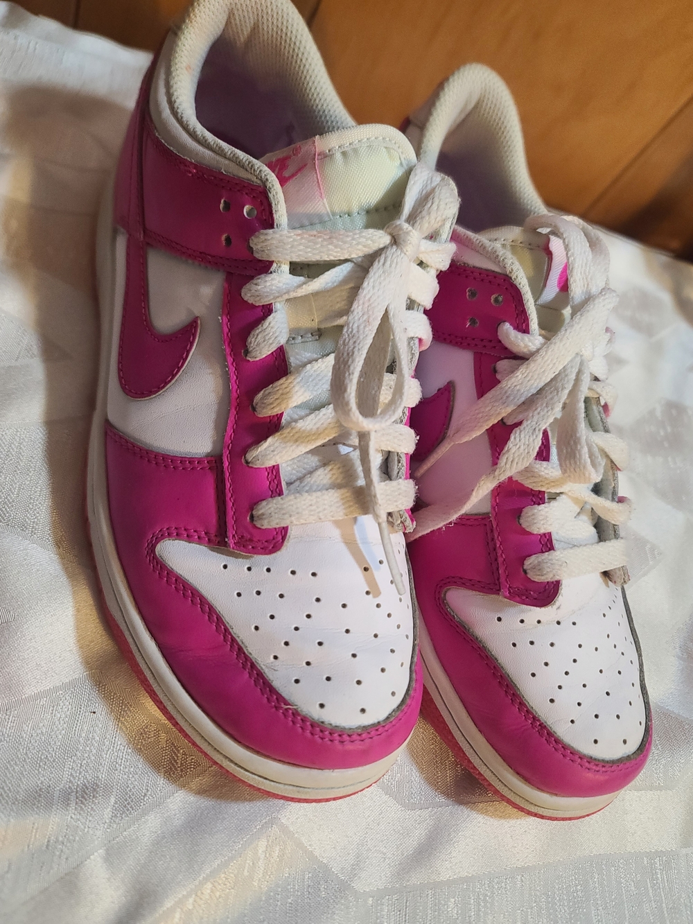 Nike ACG White and Pink Low-Top Athletic Sneakers